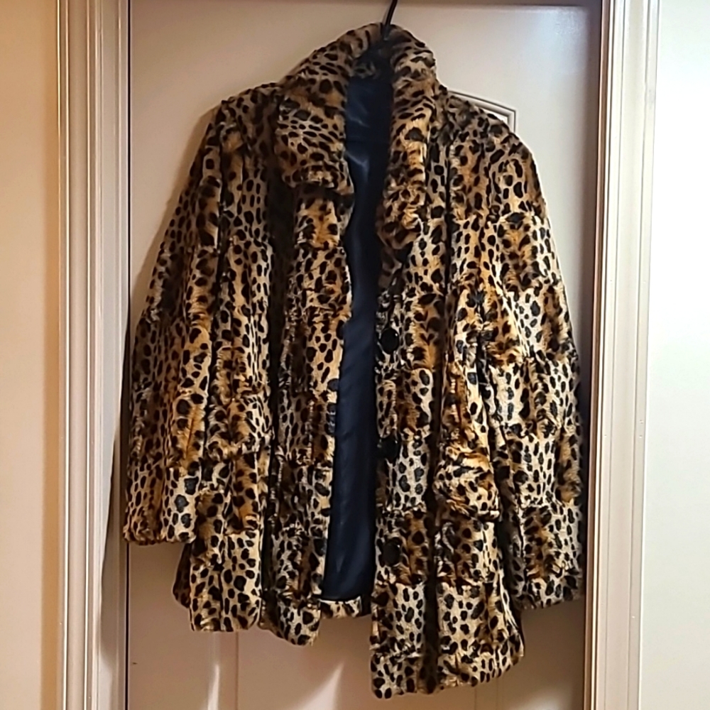 Gallery Woman's Coat Size L In perfect condition